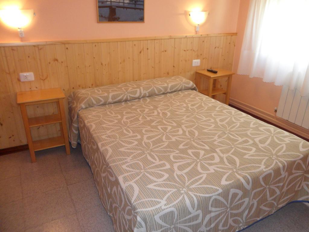 Hostal Alce Hotel นีกรัน ภายนอก รูปภาพ